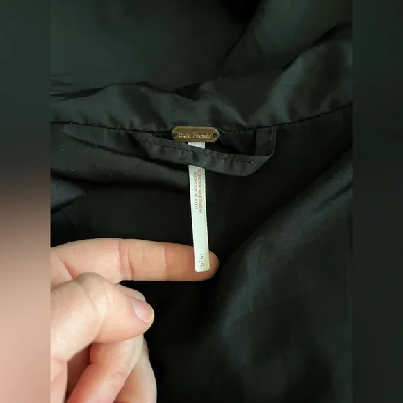 Free People Women’s Weekender Puffer Jacket Black - Size Small - Picture 5 of 8